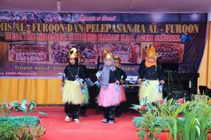 Penampilan tarian daerah yamko rambe yamko